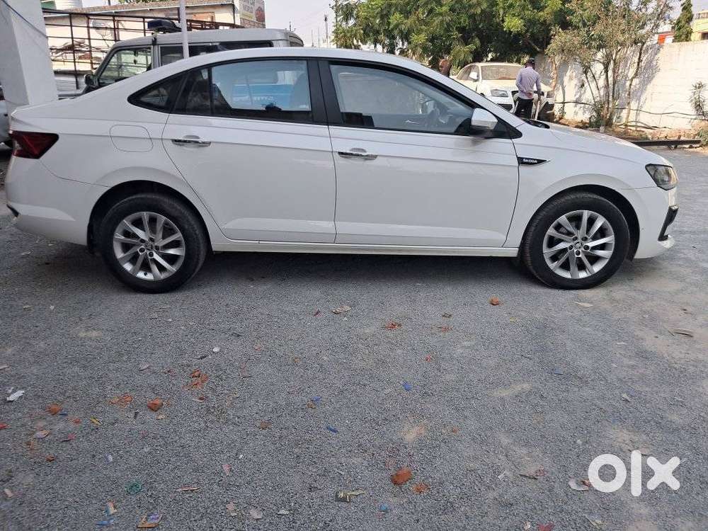 Skoda Slavia 1.0 Ambition Tsi, 2023, Petrol