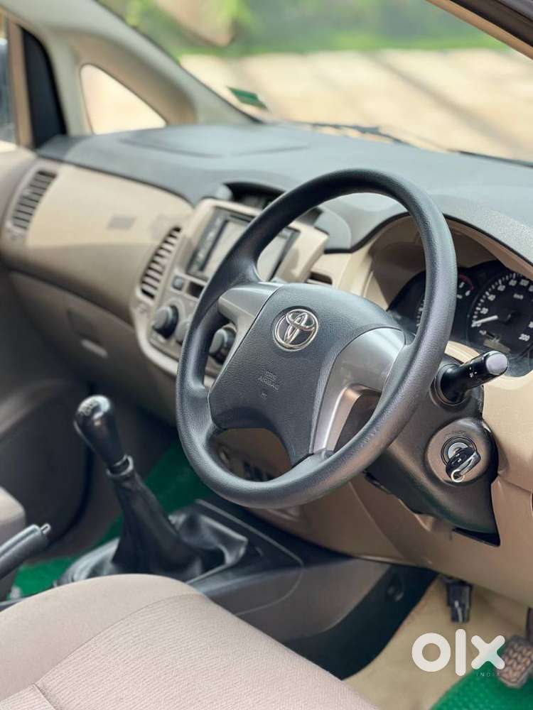 Toyota Innova 2.5 G (diesel) 8 Seater Bs Iv, 2015, Diesel