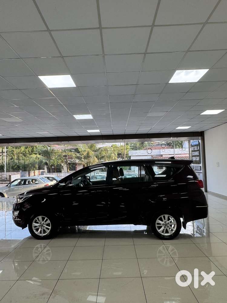 Toyota Innova Crysta 2.8 Gx At 8s, 2016, Petrol