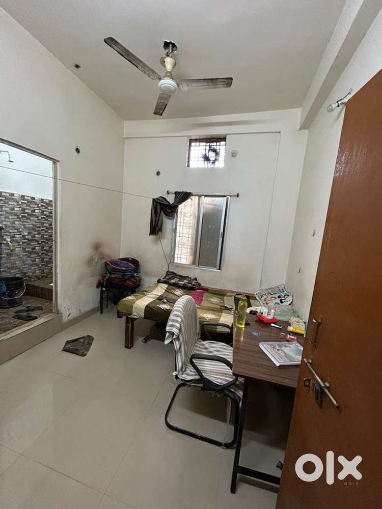 Singl room for rent (boys only)