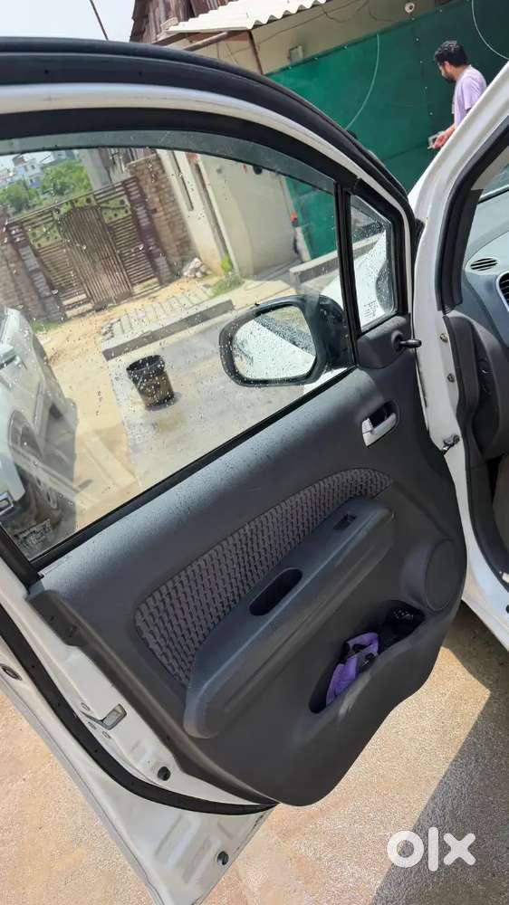 Saf H Gadi. 4 Alloy, All Power Window, Badiya Music System Hai.