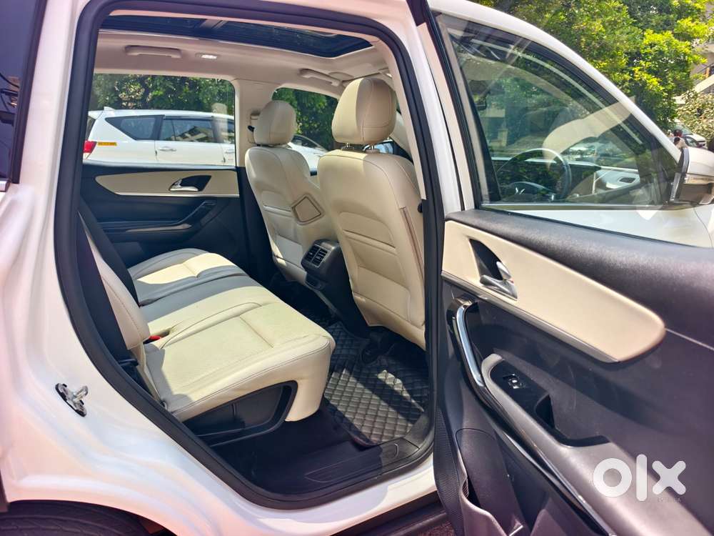 Mahindra Xuv700 Ax7l 6 Str At, 2024, Petrol