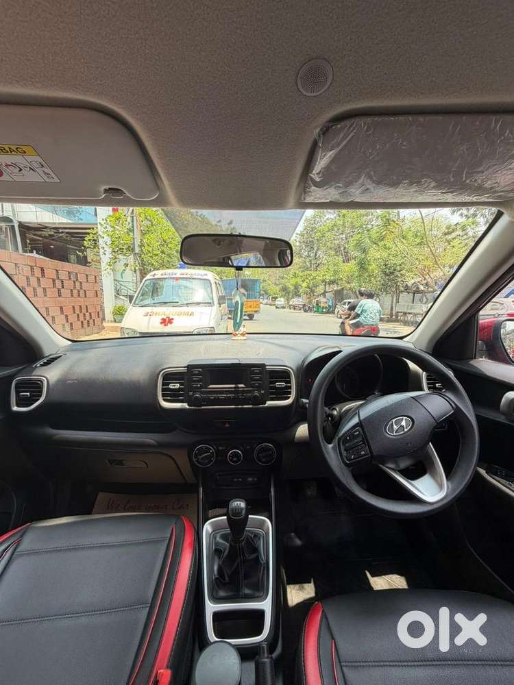 Hyundai Venue 2022 Petrol Well Maintained
