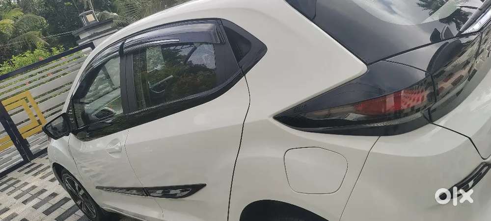 Tata Altroz 2024 Petrol 20000 Km Driven With Sun Roof
