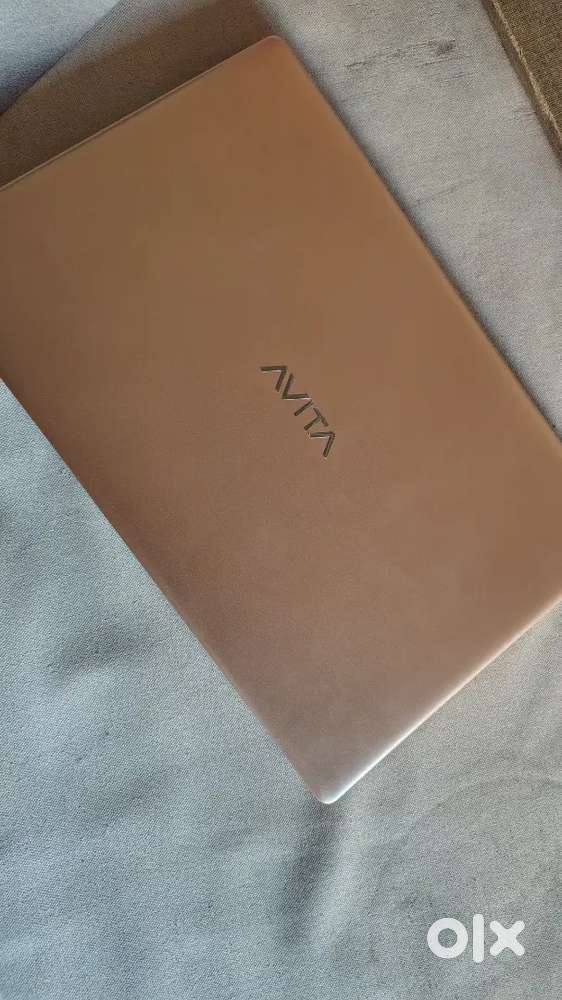 avita laptop selling warranty 2 se 3 mahine ki bacchi hai
