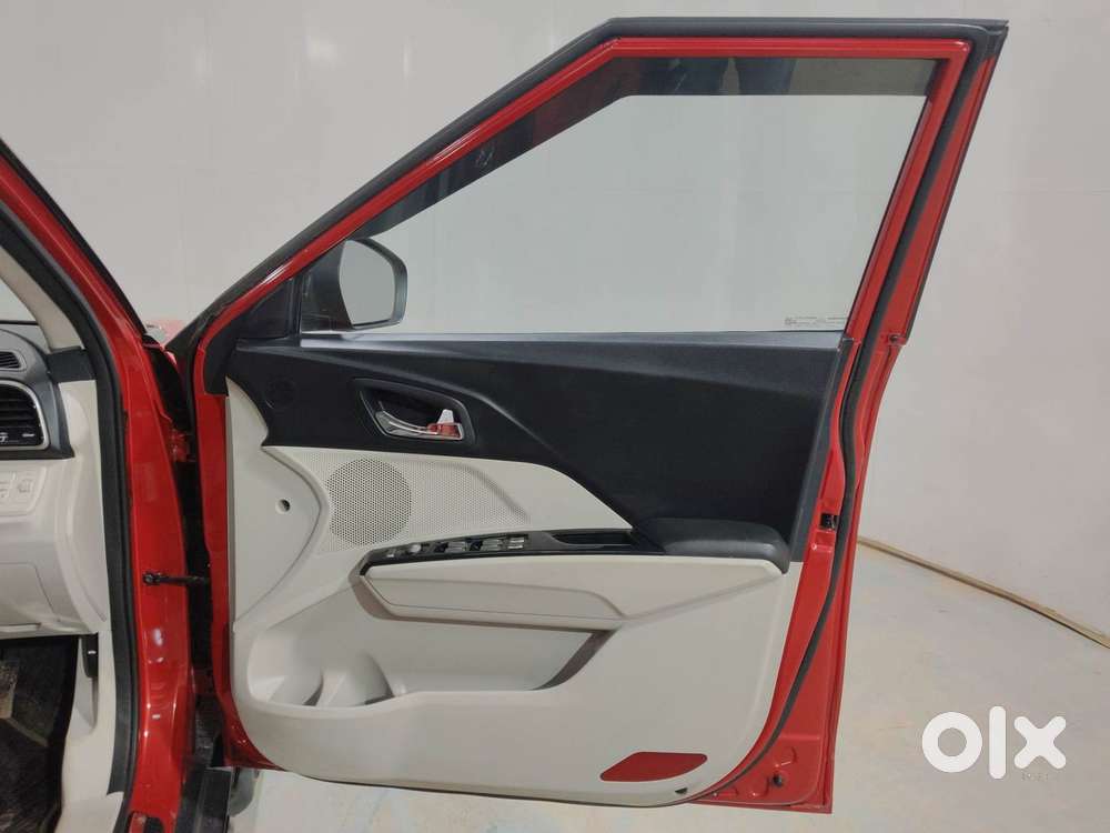 Mahindra Xuv300 W8 (o) 1.5 Diesel Amt, 2022, Diesel