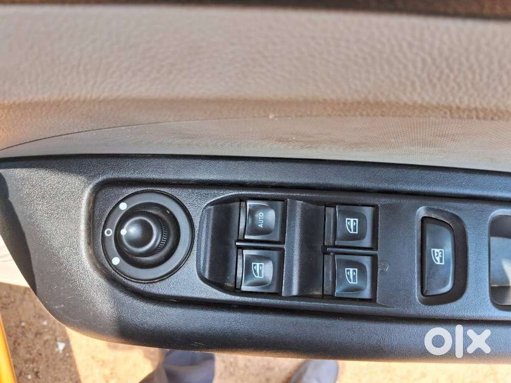 Renault Triber Rxz, 2022, Petrol