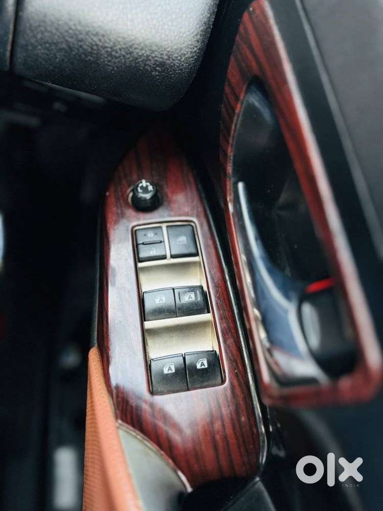 Toyota Innova Crysta 2.4 V 8 Str, 2017, Diesel