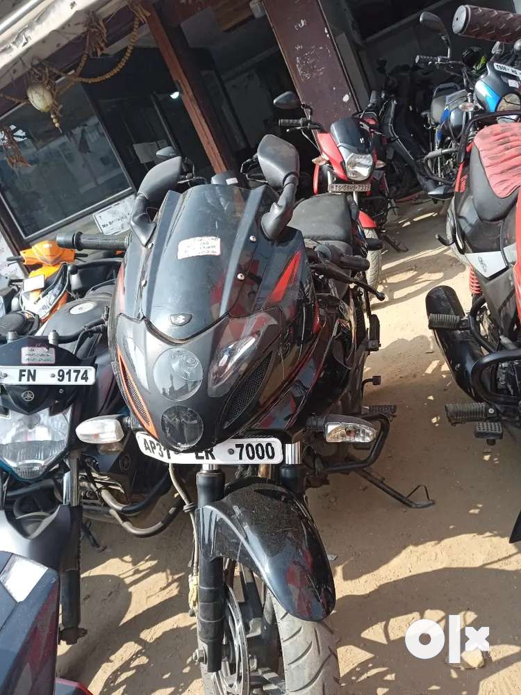 Second hand best sale bike pulsar 220