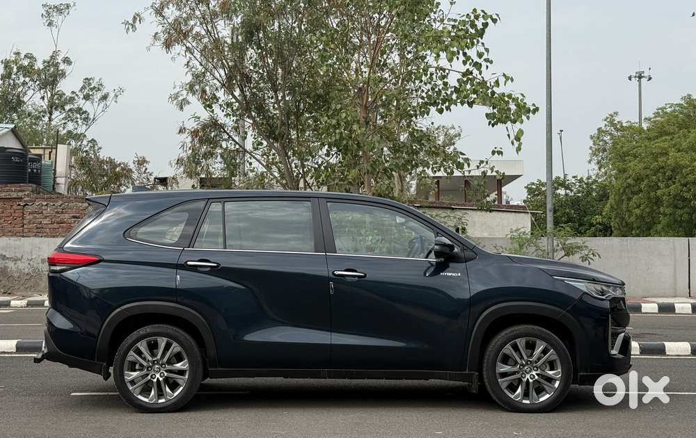 Toyota Innova Hycross 2.0 Zx (o) Hybrid 7 Str, 2022, Cng & Hybrids