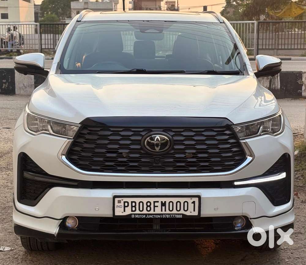 Toyota Innova Hycross, 2025, Petrol