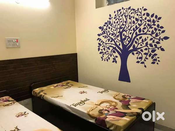 NO BROKERAGE 500+ Elegant Boys PGs with meals & amenities in Noida!