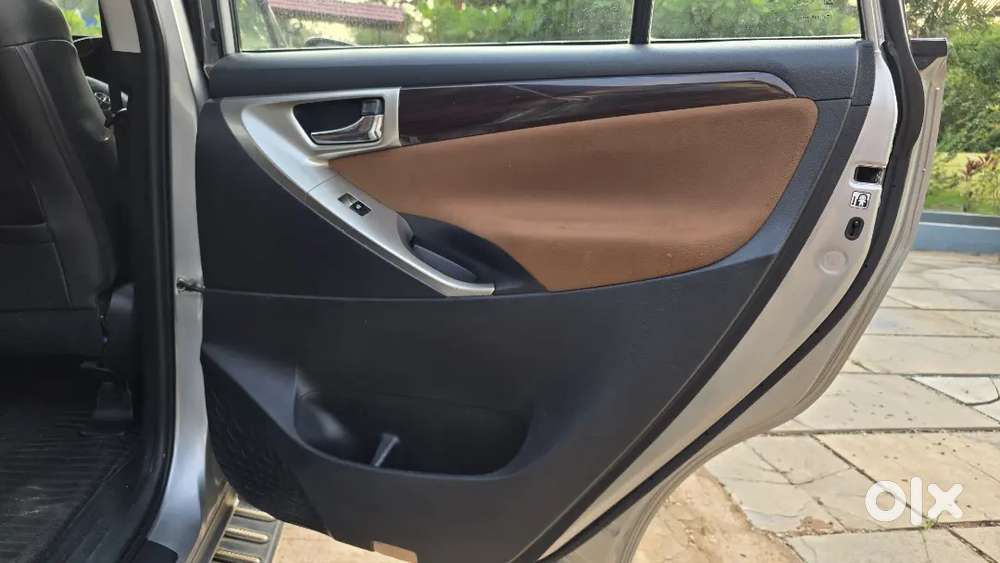 Toyota Innova Crysta 2017 Diesel 98000 Km Driven