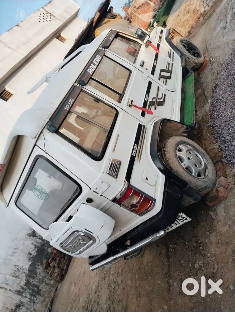 बिल्कुल न्यू बोलेरो है दोस्तों एजेंसी कंडीशन में फ्रेश गाड़ी