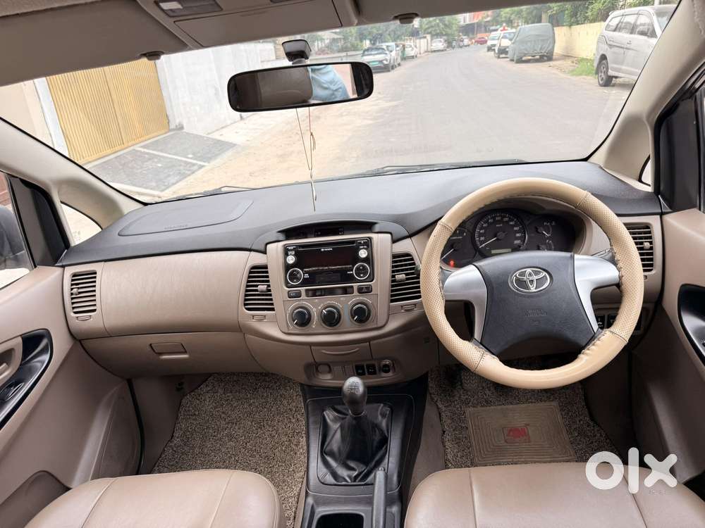 Toyota Innova 2.5 G (diesel) 8 Seater Bs Iv, 2015, Diesel