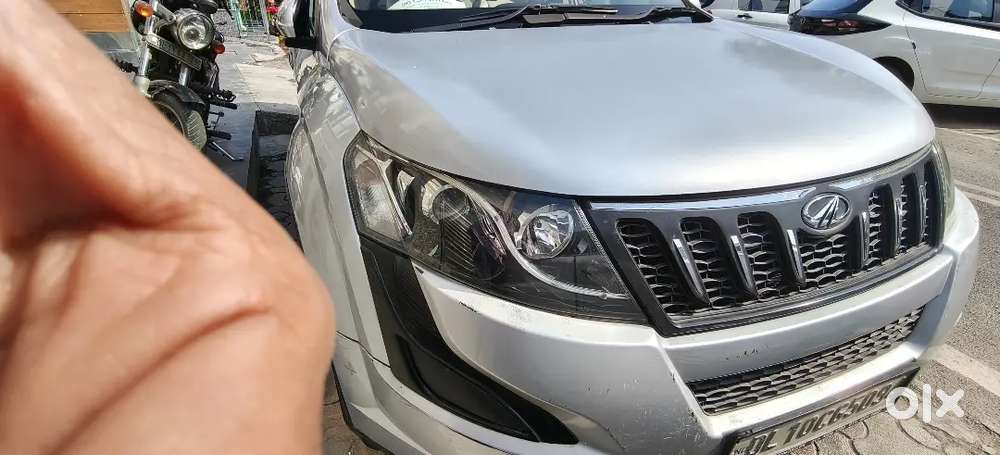Mahindra Xuv500 W6 2015  First Owner  Non-accidental  Silver