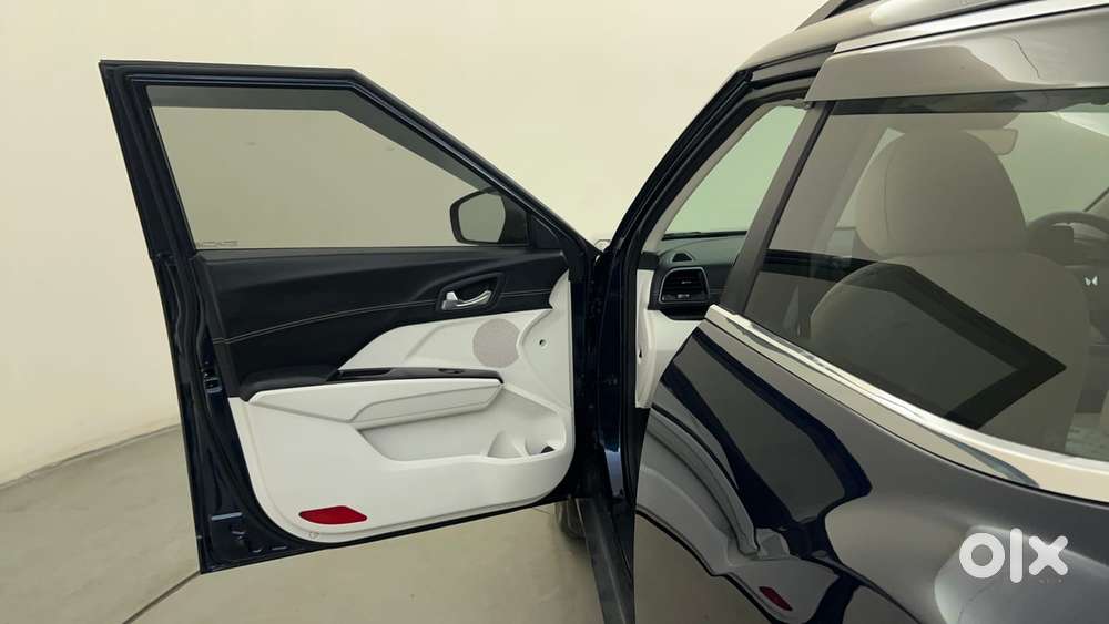Mahindra Xuv 3xo Ax7l 1.2 Petrol At (pg), 2024, Petrol