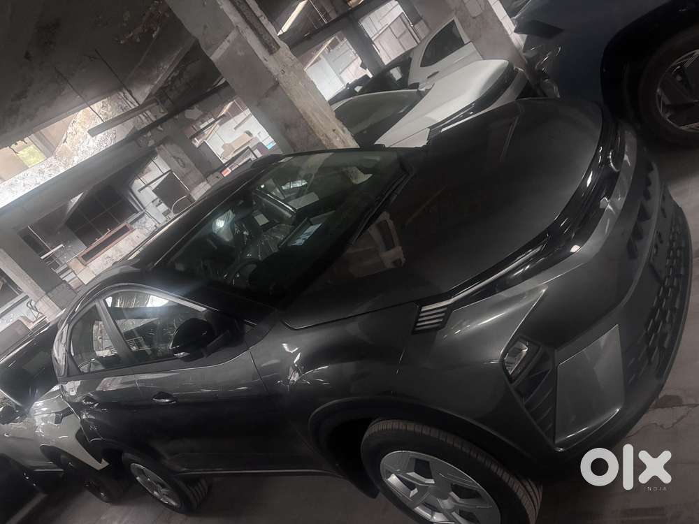 Tata Nexon, 2025, Petrol