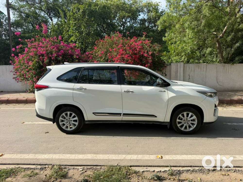 Toyota Innova Hycross 2.0 Vx Hybrid 7 Str, 2023, Petrol