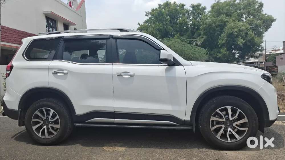 Pristine 2025 Mahindra Scorpio-n Z8t Diesel At  5,000 Km  White