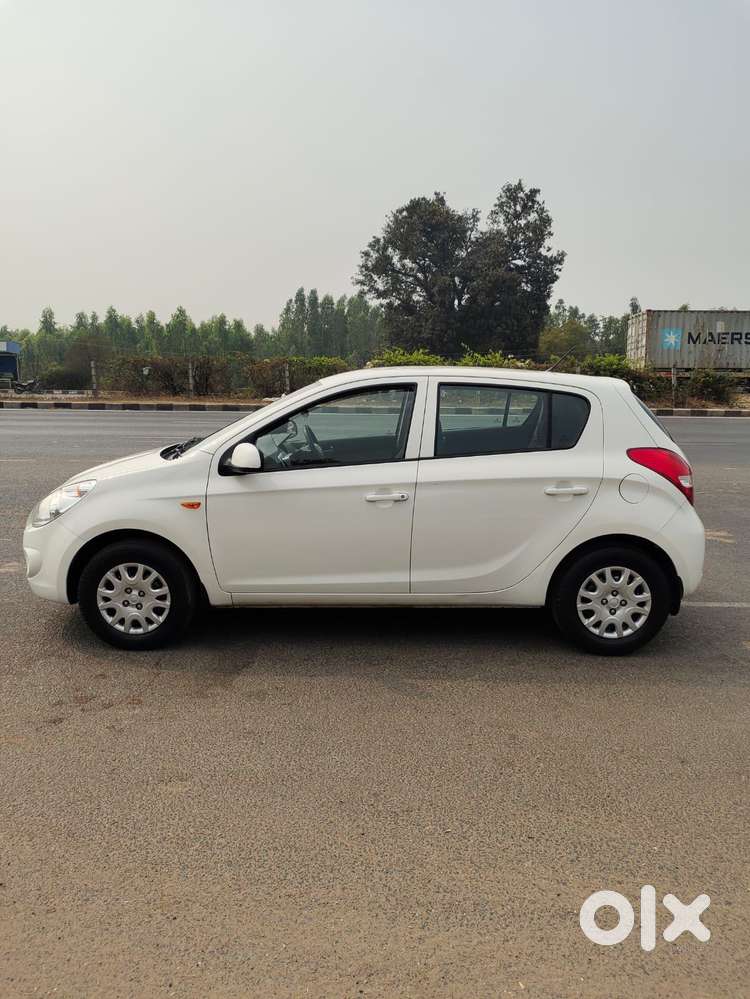 Hyundai I20 2012-2014 Magna Optional 1.2, 2012, Cng & Hybrids