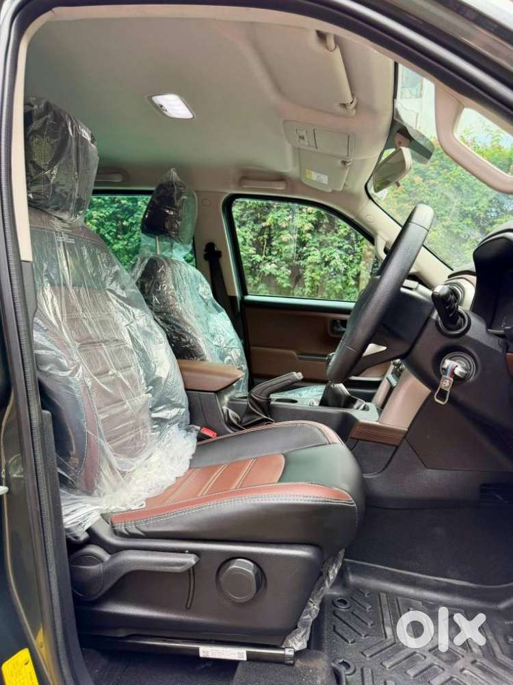 Mahindra Scorpio-n 2.0 Z4 Petrol Mt 7 Str, 2023, Petrol