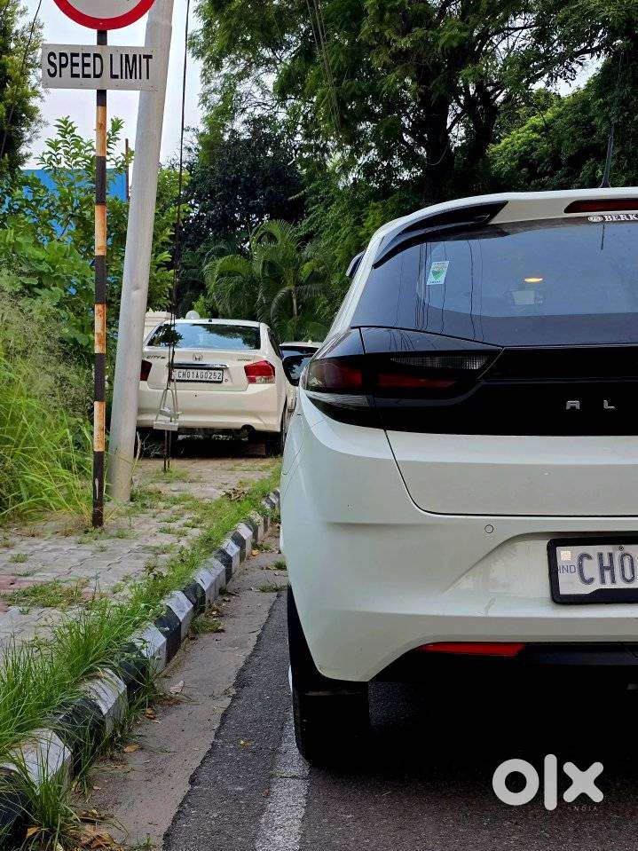 Tata Altroz 1.2 Xm Plus, 2025, Petrol