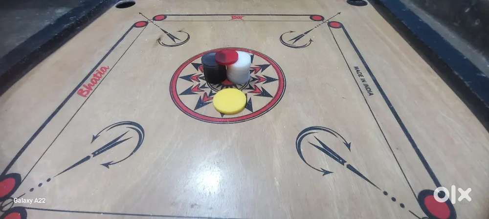 Carrom board