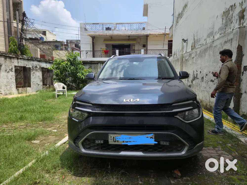 Kia Carens Prestige Manual Petrol 2023 Variant