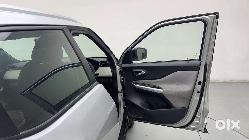 Nissan Magnite 1.0 Xv Executive, 2022, Petrol