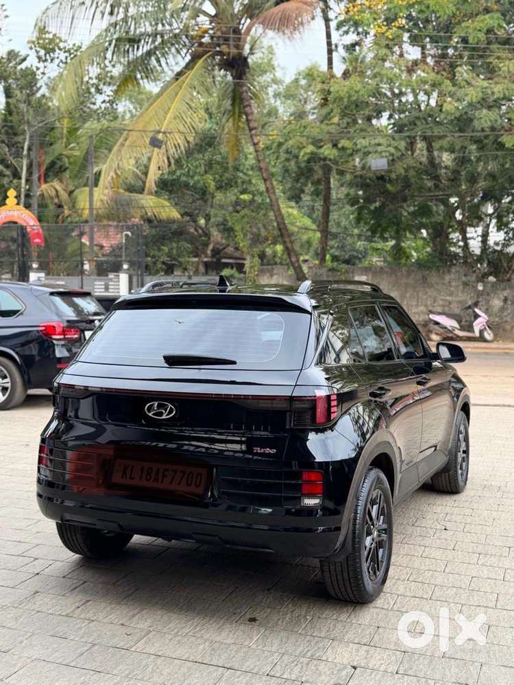 Hyundai Venue Petrol Automatic 2024
