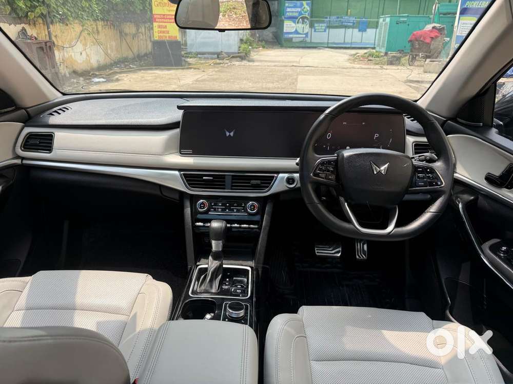 Mahindra Xuv700 2.0 Ax 7 Petrol At Luxury Pack Str, 2026, Petrol