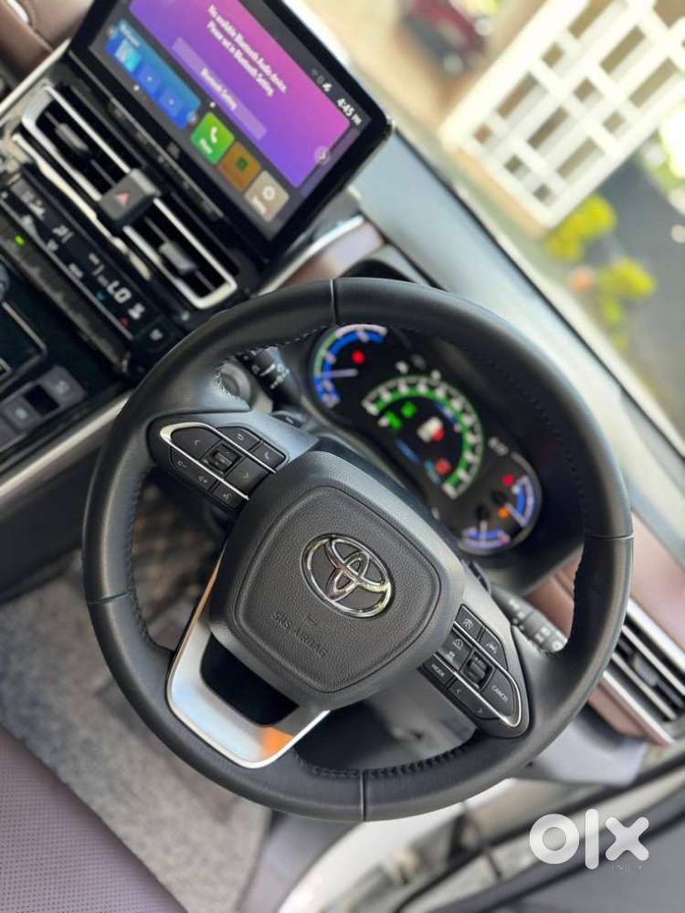 Toyota Innova Hycross 2.0 Zx (o) Hybrid 7 Str, 2025, Petrol