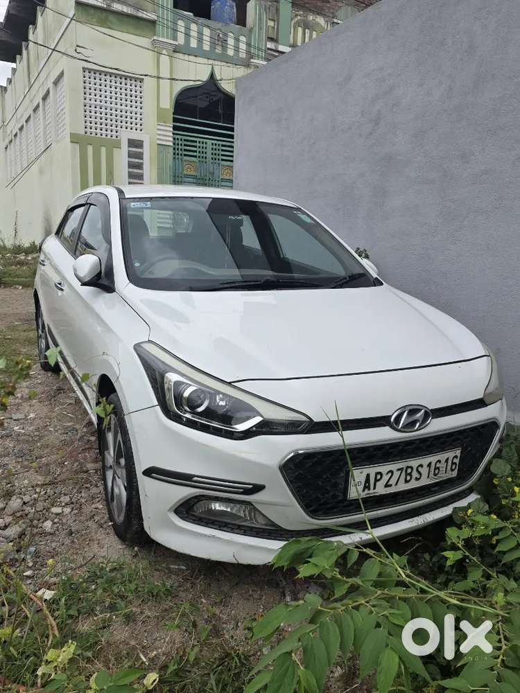 Hyundai New I20 2017  Less Used All Showroom Mantanance 0 Repaires