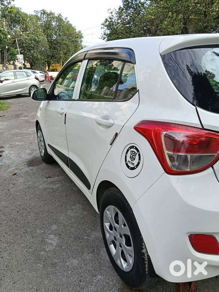 Hyundai Grand I10 Crdi Magna, 2015, Petrol