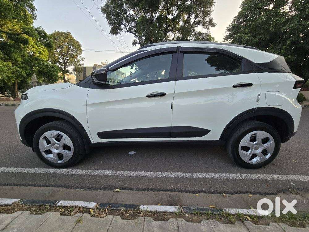 Tata Nexon Pure 1.2 Revotron Petrol 6 Mt, 2024, Petrol