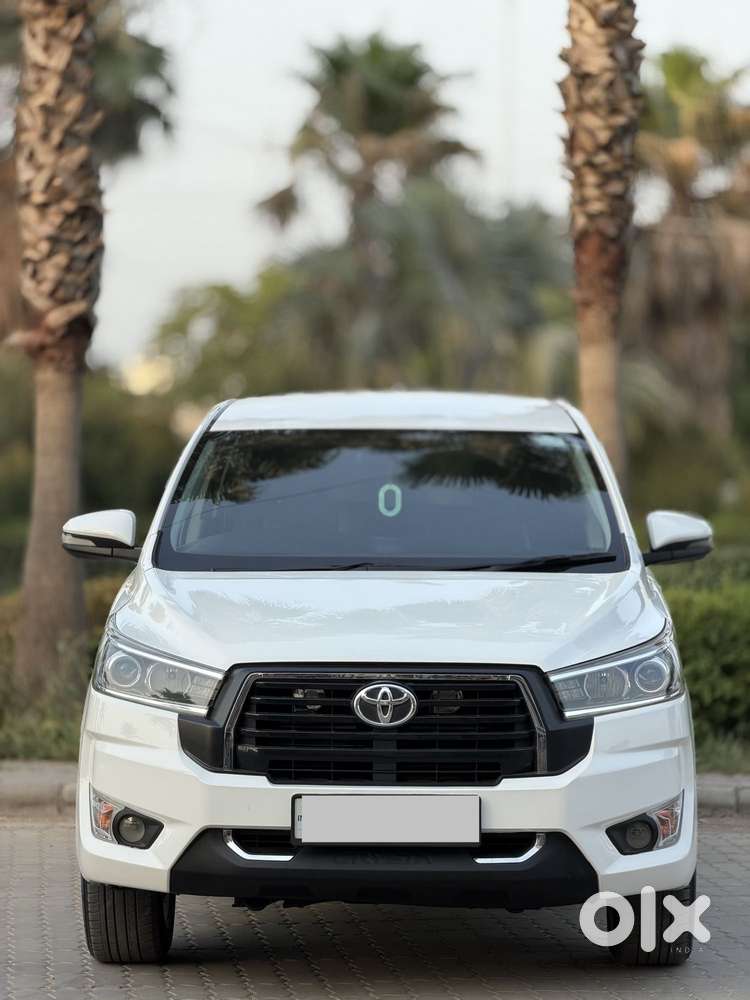 Toyota Innova Crysta 2.4 V 8 Str, 2016, Diesel