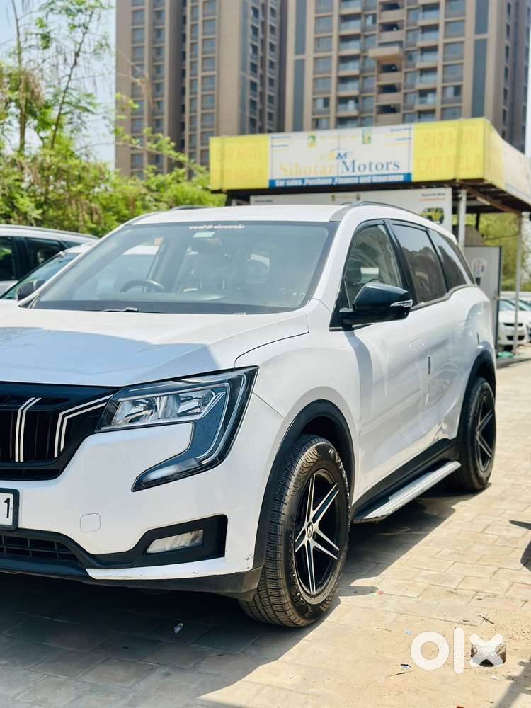 Mahindra Xuv700 2.0 Mx Petrol Mt 5 Str, 2022, Petrol
