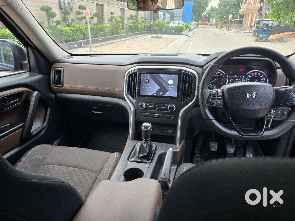 Mahindra Scorpio N Z2 Petrol Mt 7 Str, 2025, Petrol