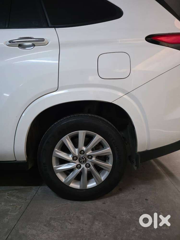 Toyota Innova Hycross 2023 Petrol Well Maintained
