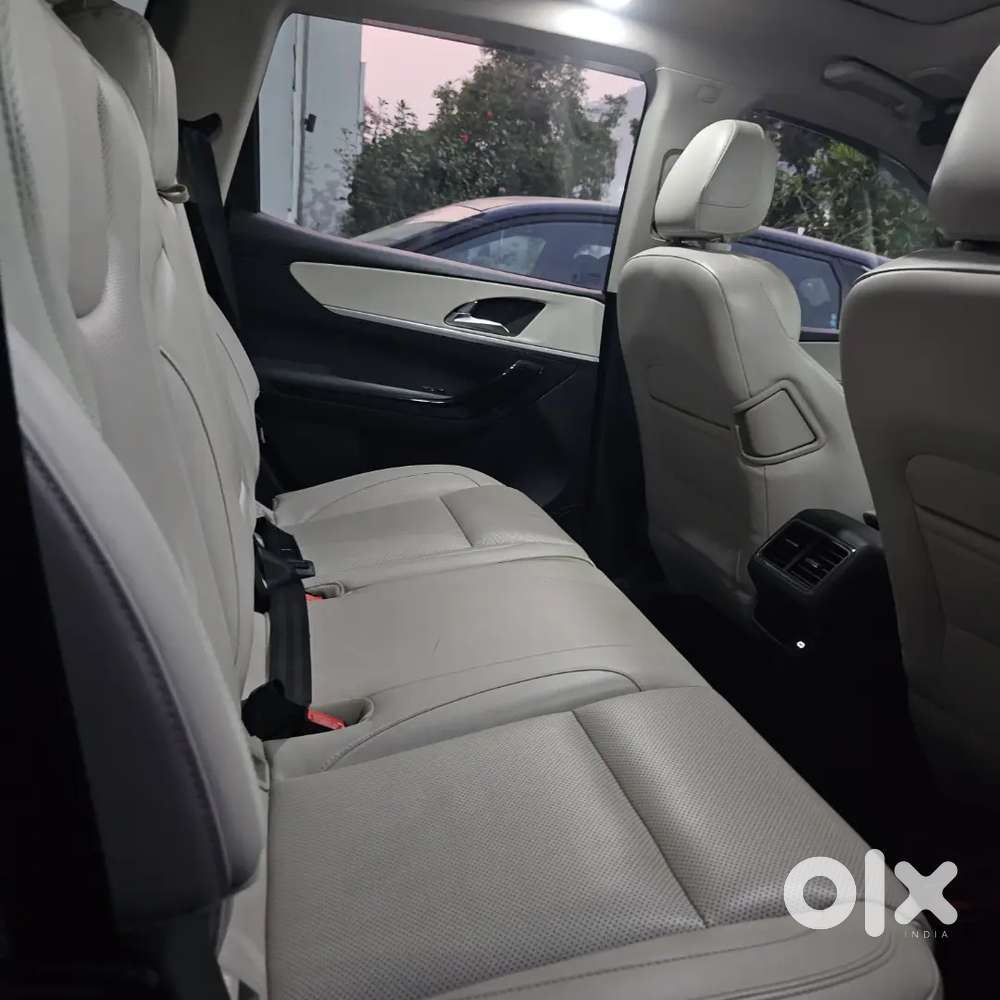 Moving Out Sale Mahindra Xuv700 Ax7l