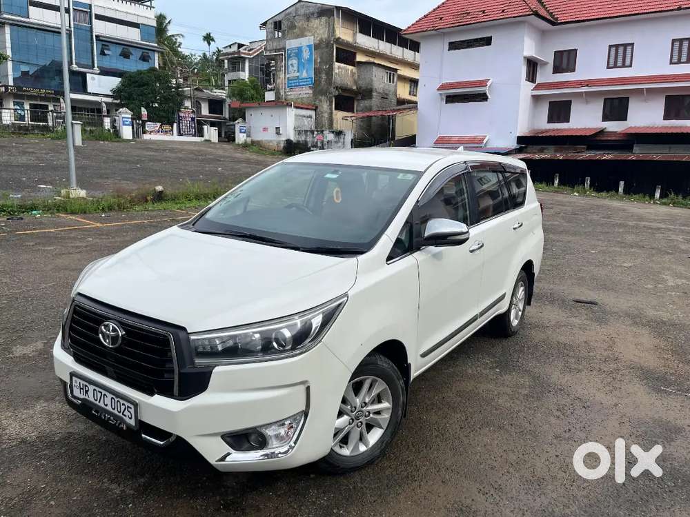 Innova Crysta 2016 V Well Maintained
