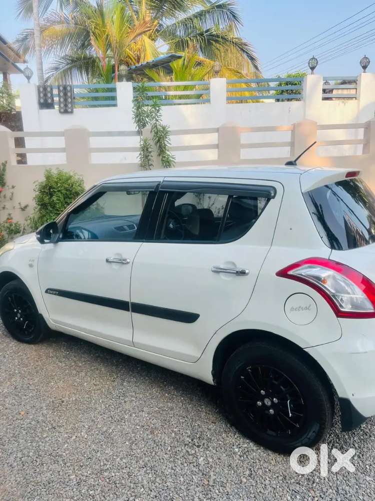 Maruti Suzuki Swift 2017 Petrol 89000 Km Driven