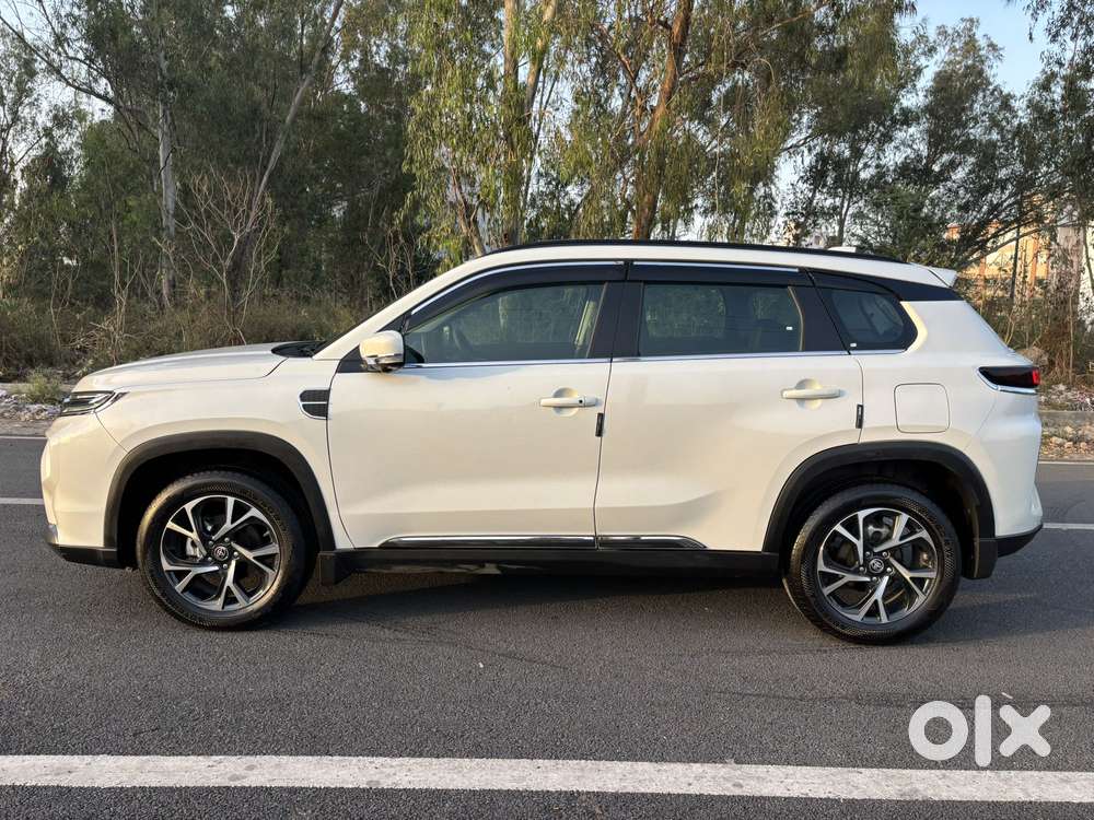 Toyota Urban Cruiser Hyryder 1.5 V Neo Drive At, 2025, Petrol