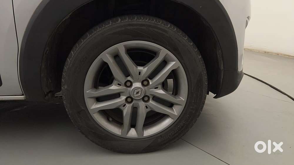 Renault Triber Rxz, 2022, Petrol