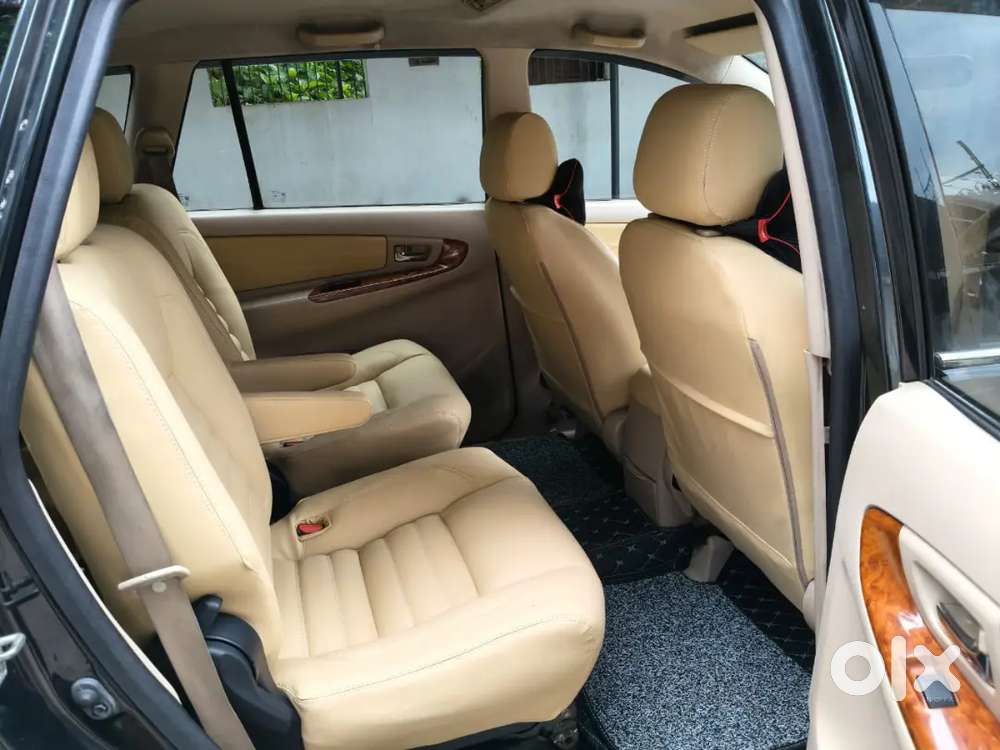 Innova 2008 V Second Owner Original Kerala Company Service