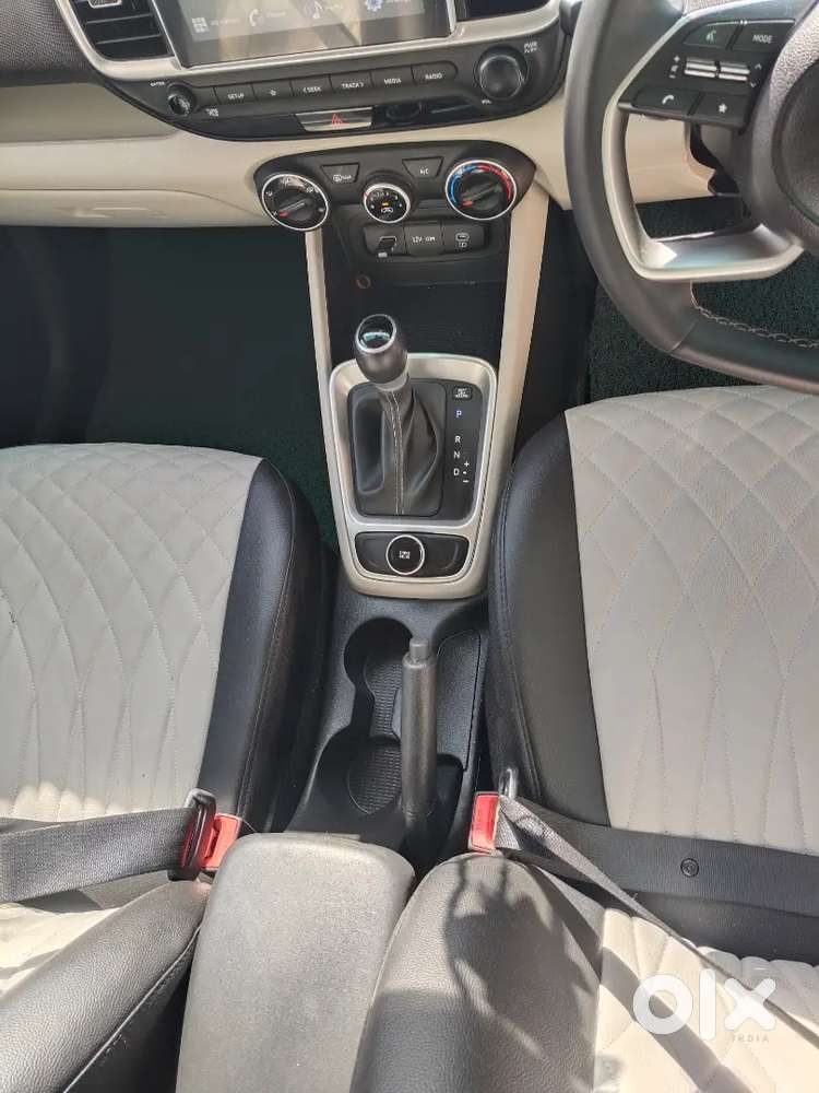 Hyundai Venue 2025 Petrol Well Maintained