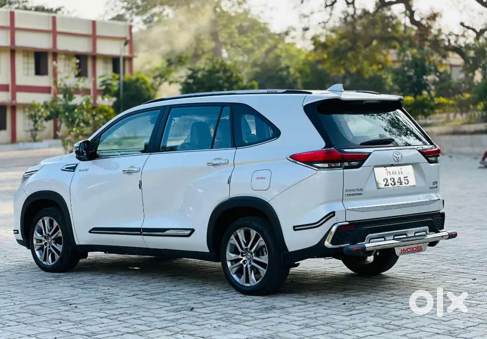 Toyota Innova Hycross Zx Hybrid Just 26000km