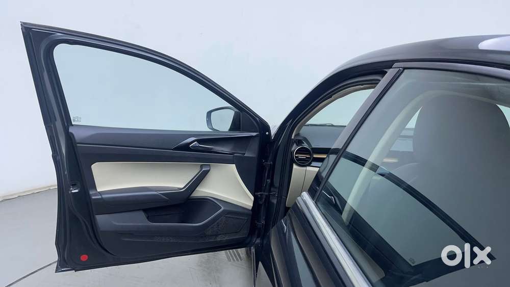 Skoda Slavia Style 1.0l Tsi Mt, 2023, Petrol