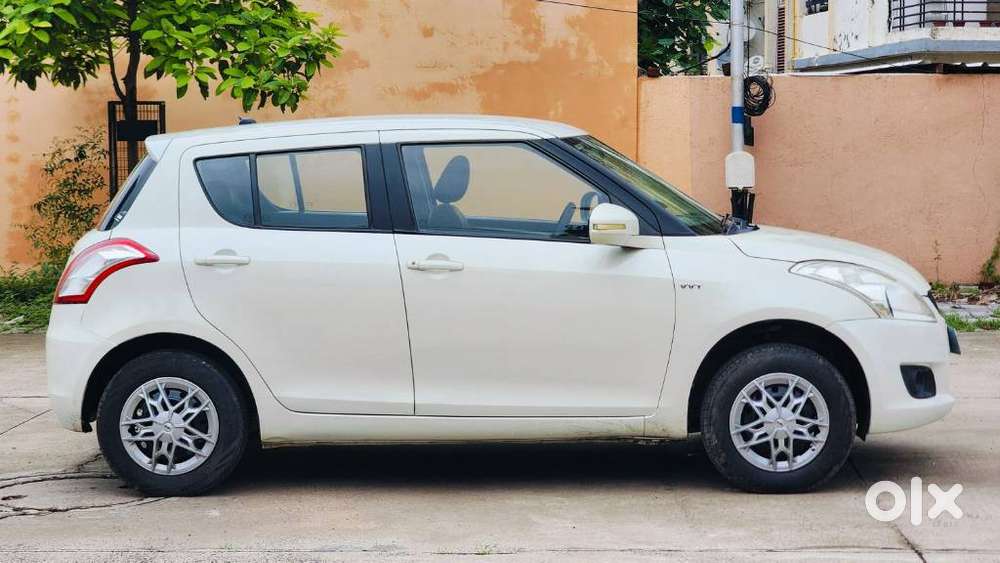 Maruti Suzuki Swift Vxi Abs Bsiv, 2014, Cng & Hybrids